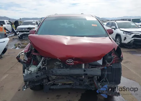 2014 Toyota Sienna Se 8 Passenger z USA, uszkodzony, nr VIN 5TDXK3DCXES508740